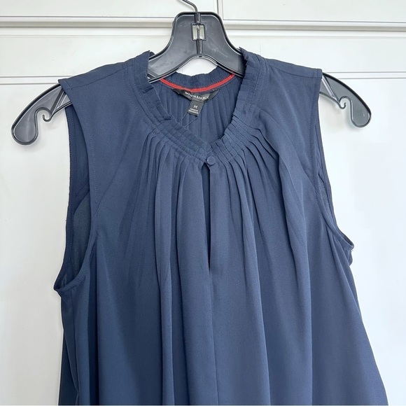 New! Banana Republic Navy Pleated Neck Blouse Sleeveless Career Medium - Picture 4 of 11